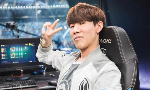 看见他在场 看见他在场