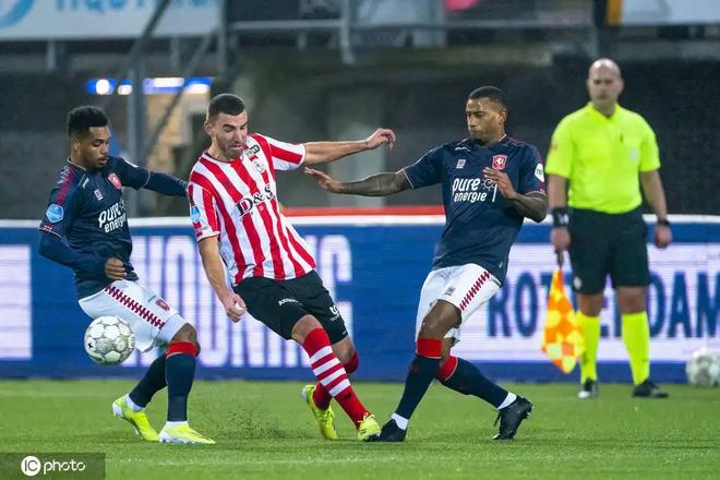 面对湖人首 面对湖人首