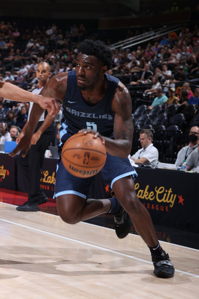 骆建佑凭借 骆建佑凭借